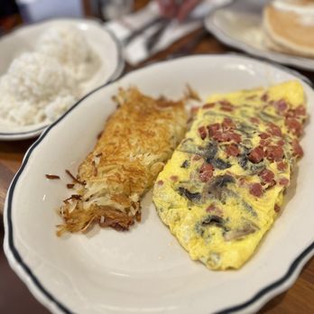Anna Miller's - Omelette with hash browns and side rice of course - Bakeries Near Me - Aiea, Hawaii