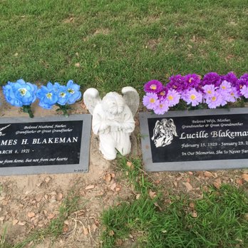 Hermosa Cemetery - Mom's headstone fine Dad's eight months an still no date - Funeral Services & Cemeteries Near Me - Colton, California Hermosa Cemetery - Mom's headstone fine Dad's eight months an still no date - Funeral Services & Cemeteries Near Me - Colton, California