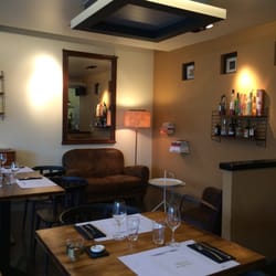 Les Coudes Sur la Table