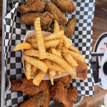 The Wing Boss - 12 pc lemon pepper & mango habanero wing w/fries. - Chicken Wings Near Me - Houston, Texas The Wing Boss - 12 pc lemon pepper & mango habanero wing w/fries. - Chicken Wings Near Me - Houston, Texas