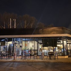 V-GRITS Food Truck - Building view from the parking lot