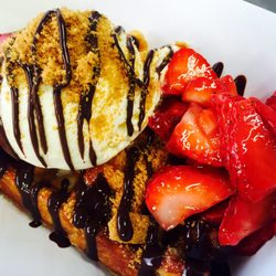 The Belgica waffle ; vanilla ice/strawberries/Belgian chocolate/Speculoos crumble
