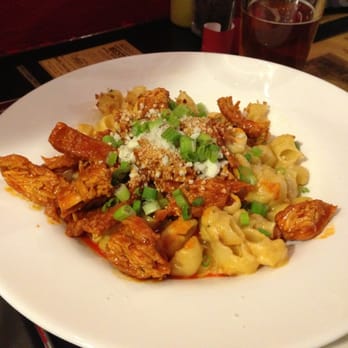 The Sink - Buff Mac | Pasta smothered in Fat Tire Beer Cheese, breadcrumbs, bleu cheese, & cornmeal dusted chicken smothered in buff sauce - Pizza Near Me - Boulder, Colorado