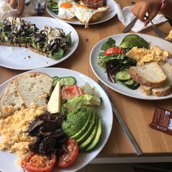 Café Bondi - Various egg dishes and avocado toast - Breakfast & Brunch Near Me - Berlin, BE