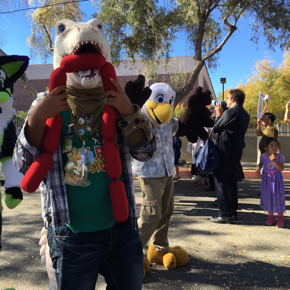 Pasadena Doo Dah Parade - Suddenly I feel like eating bratwurst - Festivals Near Me - Pasadena, California Pasadena Doo Dah Parade - Suddenly I feel like eating bratwurst - Festivals Near Me - Pasadena, California