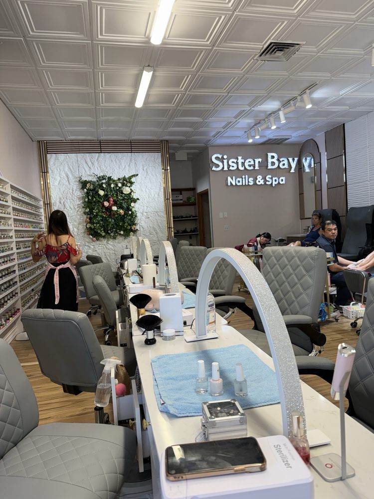 Sister Bay Nails & Spa Logo