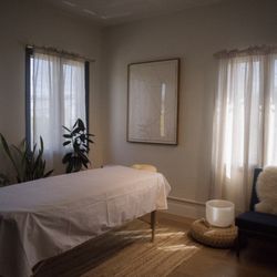 Gianna de La Torre, Lac - Acu·intuit - Serene treatment rooms