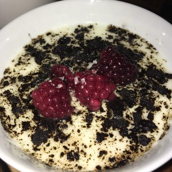 Peninsula - Chicken thighs with grits and fermented blackberries! Incredible - Portuguese Near Me - Nashville, Tennessee Peninsula - Chicken thighs with grits and fermented blackberries! Incredible - Portuguese Near Me - Nashville, Tennessee