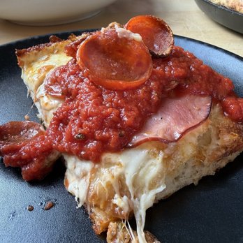 Sourdough Willy’s Pizzeria - Pizza Near Me - Kingston, Washington Sourdough Willy’s Pizzeria - Pizza Near Me - Kingston, Washington