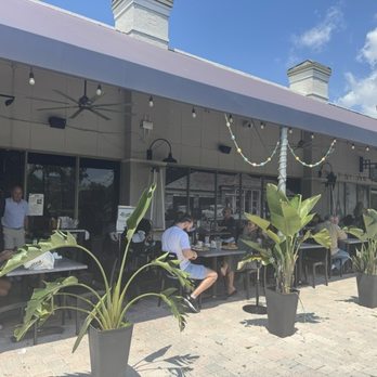 Lucille's American Cafe - Outside patio - American Near Me - Weston, Florida