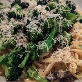 Olive Garden Italian Restaurant - Create Your Own Pasta: Spaghetti with Mushroom Cream Sauce add broccoli - Italian Near Me - Modesto, California Olive Garden Italian Restaurant - Create Your Own Pasta: Spaghetti with Mushroom Cream Sauce add broccoli - Italian Near Me - Modesto, California