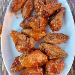 A Stones Throw Pub & Grill - Chicken wings, hot garlic
