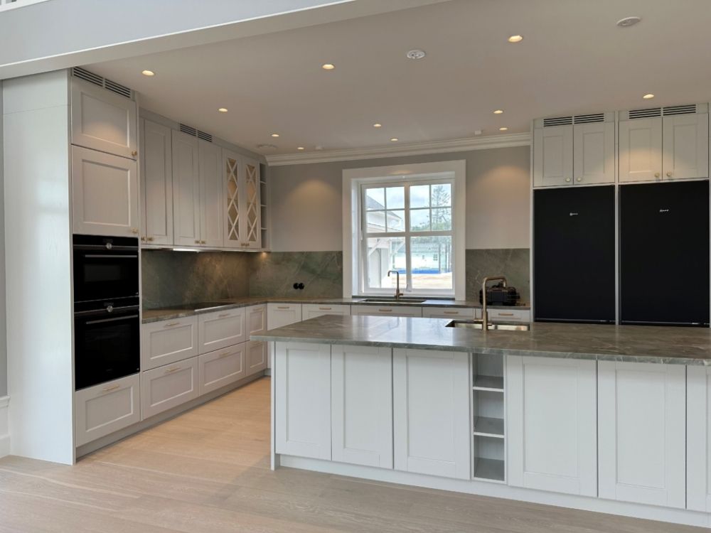 Slide of Expert Guys Construction