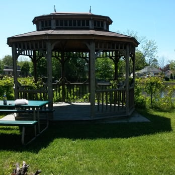L A Cafe - Gazebo and picnic bench in the back. - Coffee & Tea Near Me - Waterford, Michigan