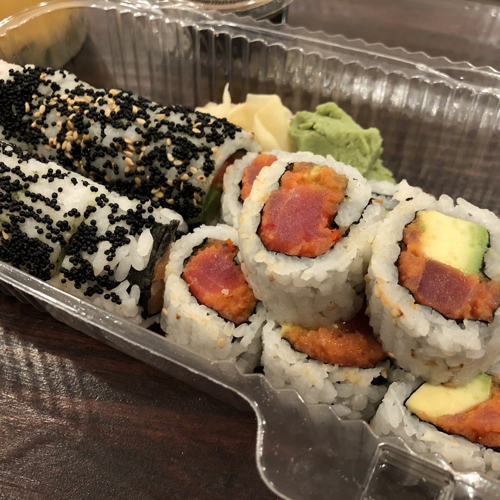 Hot Woks Cool Sushi - Alaskan Maki (left), Spicy Tuna Maki (right) - Sushi Bars Near Me - Chicago, Illinois