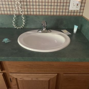 Riverfront Motel & Cabins - Sink outside of bathroom - Hotels Near Me - Thompson Falls, Montana