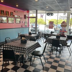 Shaboom's Ice Cream - The dining area