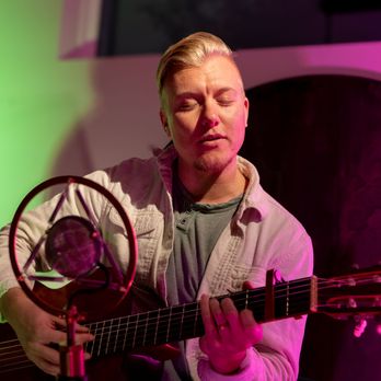Arise Media Studio - Austin musician performing live music at Hive Open Mic - Video/Film Production Near Me