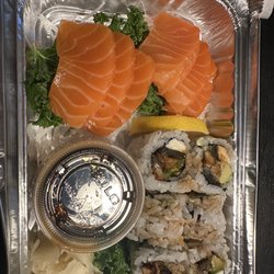 Marathon Sushi - Eel, cream cheese, avocado