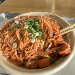 Steaming hot and spicy Hakka Noodles with tofu and veggies. YUM!