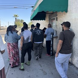 145pm Sunday afternoon, 45-50 min wait. Took me about 10 minutes to get to order.