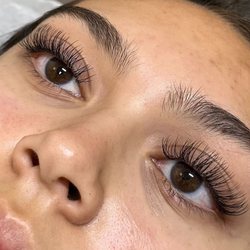 Amazing Lash Studio - Classic Lashes in Style Natural by Morgan