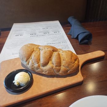 LongHorn Steakhouse - Delicious bread - American Near Me - Columbus, Ohio