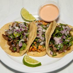 Domi & Nica Deli & Grocery - Tacos