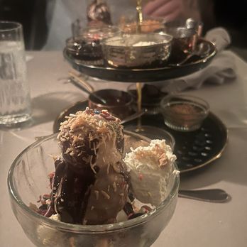 Maple & Ash - Ice cream sundae - Steakhouses Near Me - Scottsdale, Arizona Maple & Ash - Ice cream sundae - Steakhouses Near Me - Scottsdale, Arizona