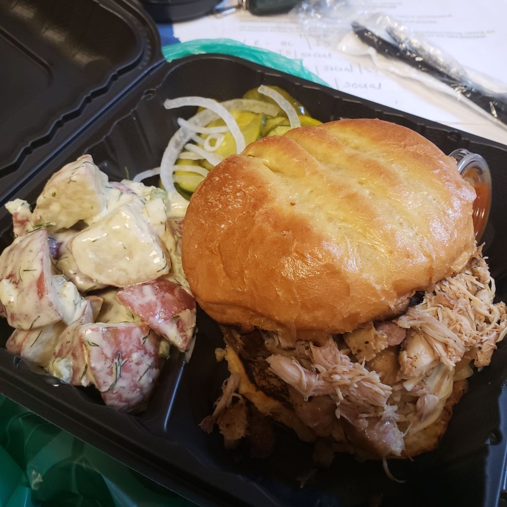 Pulled chicken sandwich ! Pulled chicken sandwich !
