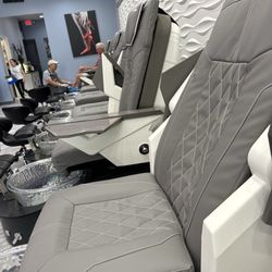 D Nail Bar - Super comfy pedicure chairs with massagers. Was pleasantly surprised by the cushion.