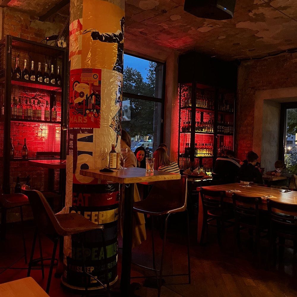 Aioli - Interior - Breakfast & Brunch Near Me - Warsaw, MZ Aioli - Interior - Breakfast & Brunch Near Me - Warsaw, MZ