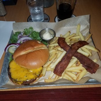 Worlds End Public House - Bacon Cheeseburger - Pubs Near Me - Long Beach, Washington Worlds End Public House - Bacon Cheeseburger - Pubs Near Me - Long Beach, Washington