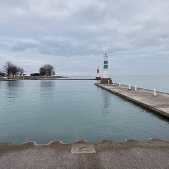 Montrose Harbor - Opening into Montrose Harbor between the green and red light markers - Marinas Near Me - Chicago, Illinois