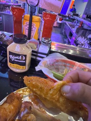 Pluckers Wing Bar by null