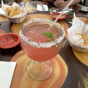 Salsa & Beer - Strawberry Margarita - Mexican Near Me - Van Nuys, California Salsa & Beer - Strawberry Margarita - Mexican Near Me - Van Nuys, California