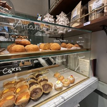 Best Sicily Bottega - Display Case - Olive Oil Near Me - New York, New York Best Sicily Bottega - Display Case - Olive Oil Near Me - New York, New York