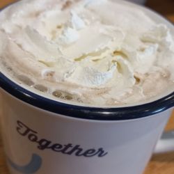 IHOP - Chocolate caliente con crema