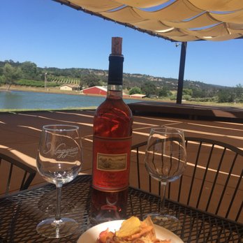 Naggiar Vineyards and Winery - Rosé with a great view - Wineries Near Me - Grass Valley, California Naggiar Vineyards and Winery - Rosé with a great view - Wineries Near Me - Grass Valley, California