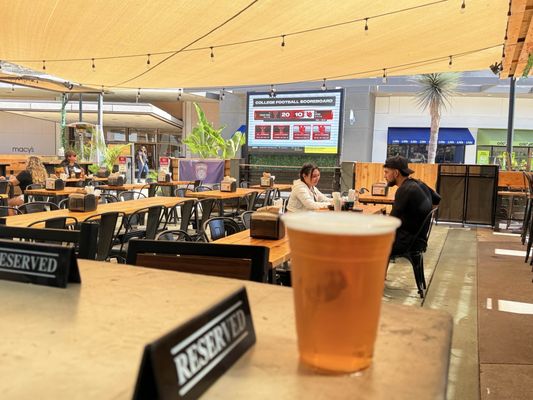 La Central Beer & Wine Garden by null