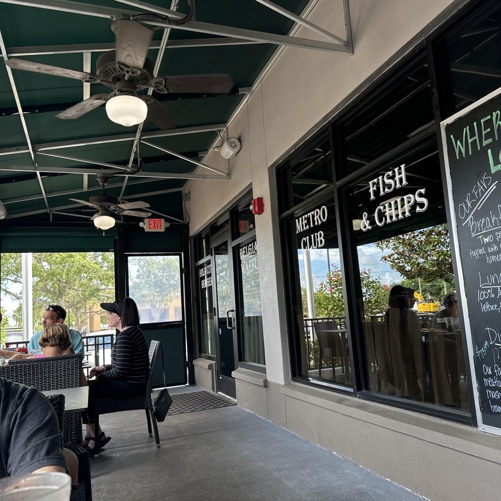 Metro Diner - Outdoor dog friendly seating with FANS!!! - American Near Me - Sarasota, Florida Metro Diner - Outdoor dog friendly seating with FANS!!! - American Near Me - Sarasota, Florida