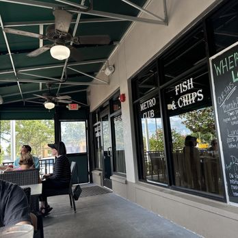 Metro Diner - Outdoor dog friendly seating with FANS!!! - American Near Me - Sarasota, Florida