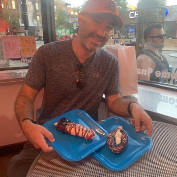 Willies - Desserts Near Me - Chicago, Illinois