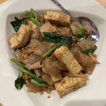 Luck Gai Cafe - Pad See Ew with Tofu - Chicken Shop Near Me - Anaheim, California Luck Gai Cafe - Pad See Ew with Tofu - Chicken Shop Near Me - Anaheim, California