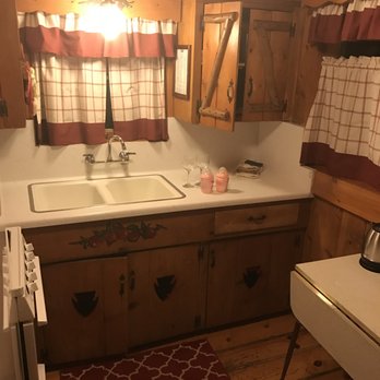 Arrowhead Pine Rose Cabins - kitchen - Venues & Event Spaces Near Me - Twin Peaks, California