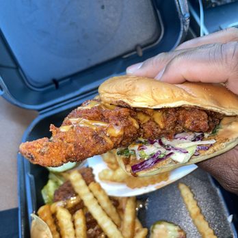 Dave's Hot Chicken - Hot sandwich - Chicken Shop Near Me - Minnetonka, Minnesota Dave's Hot Chicken - Hot sandwich - Chicken Shop Near Me - Minnetonka, Minnesota