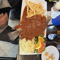 Marisco's Las Perlas - Mojarra agita a la Diabla (fried tilapia in a spicy sauce)
