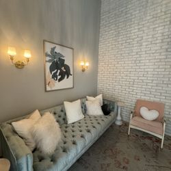 Prettiest boutique lounge, very comfortable