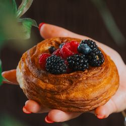 Tondo - Lemon berry croissant