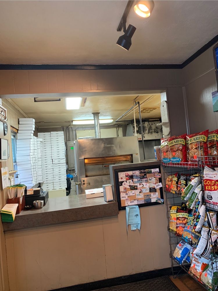 Food from Kraus' Pizza